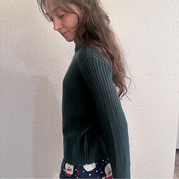 H&M Divided Green Ribbed Knit Long Sleeve Sweater, Size Medium Trendy & Cozy - Picture 9 of 11